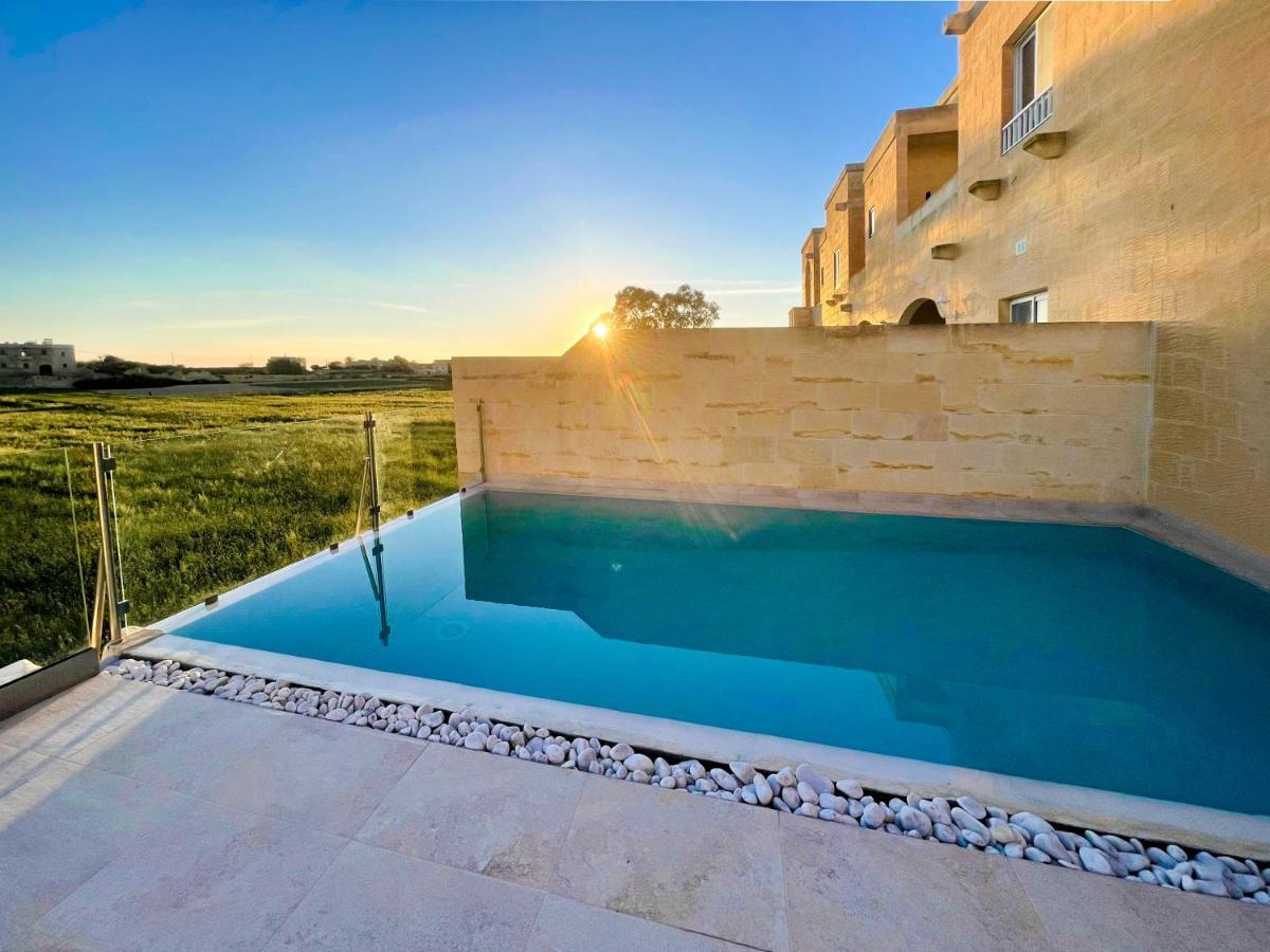 Inni Holiday Home With Infinity Pool Għarb Esterno foto